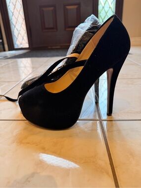 Black Velvet High Heel Platform Pumps - Never worn